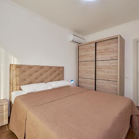 Adria Lux Apartmens 2 スヴェティ・ステファン エクステリア 写真