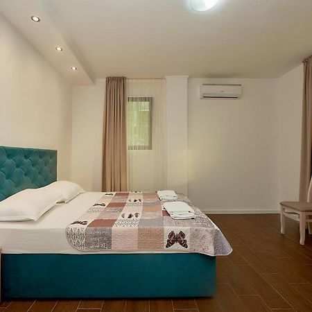 Adria Lux Apartmens 2 スヴェティ・ステファン エクステリア 写真