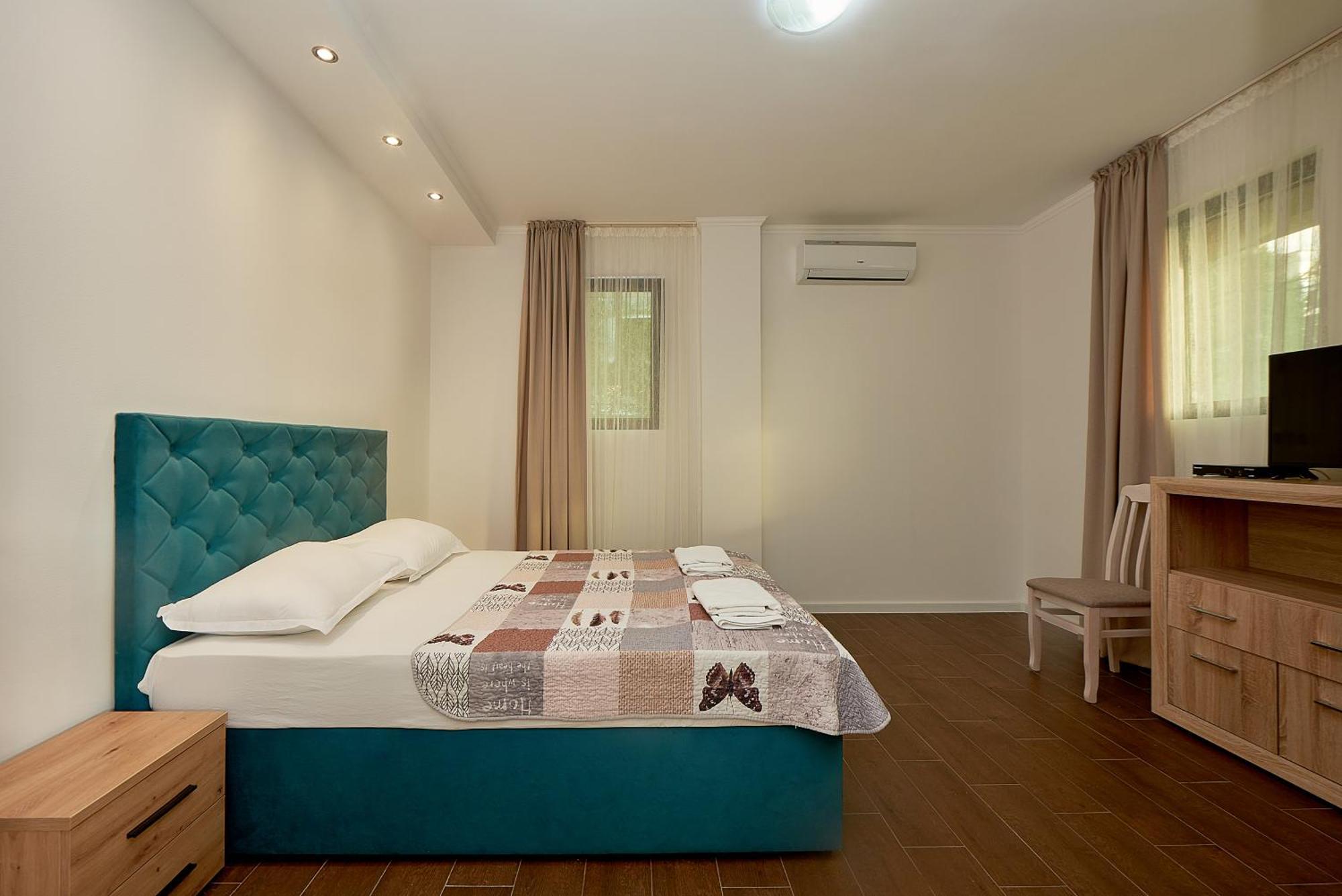 Adria Lux Apartmens 2 スヴェティ・ステファン エクステリア 写真
