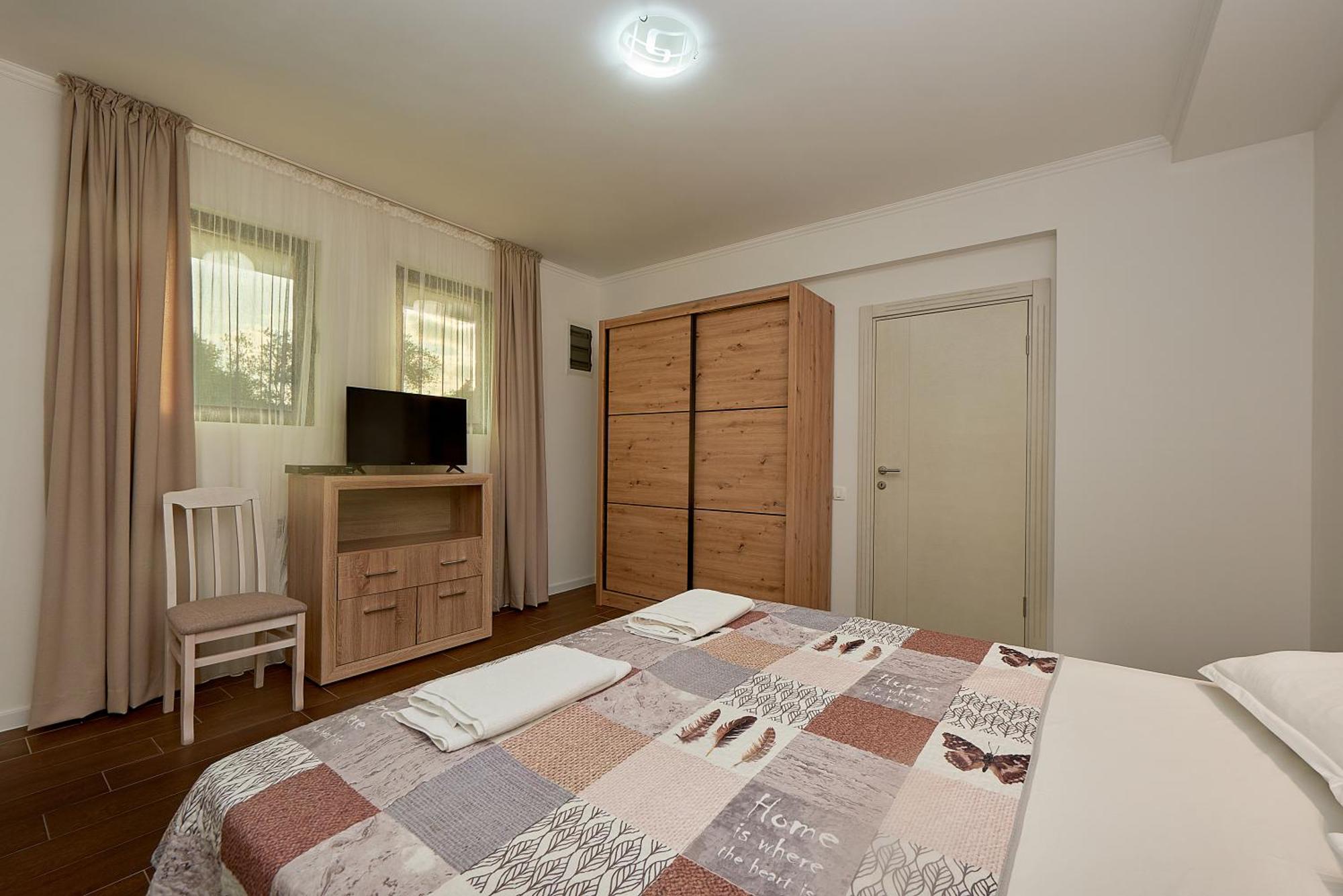 Adria Lux Apartmens 2 スヴェティ・ステファン エクステリア 写真