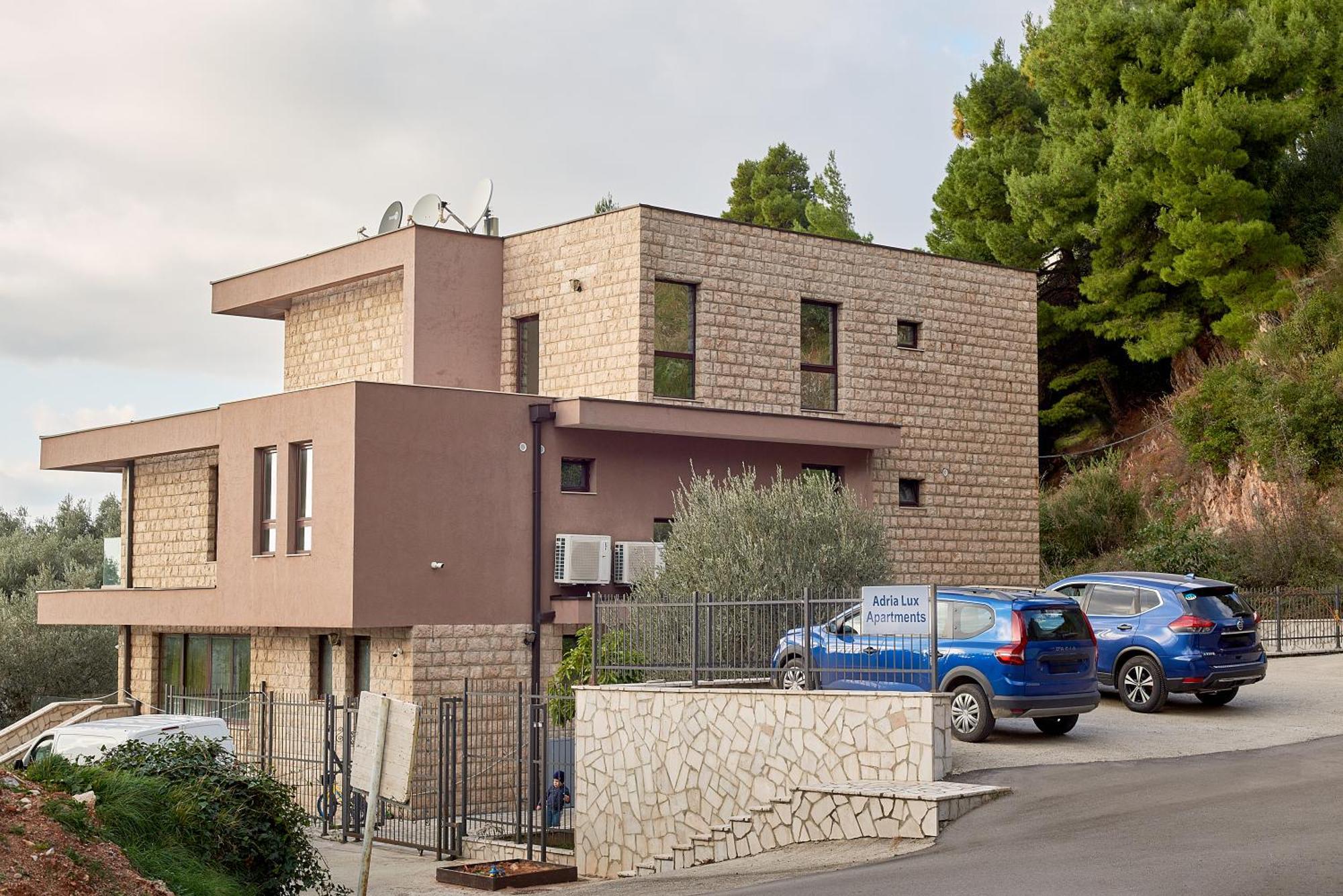 Adria Lux Apartmens 2 スヴェティ・ステファン エクステリア 写真