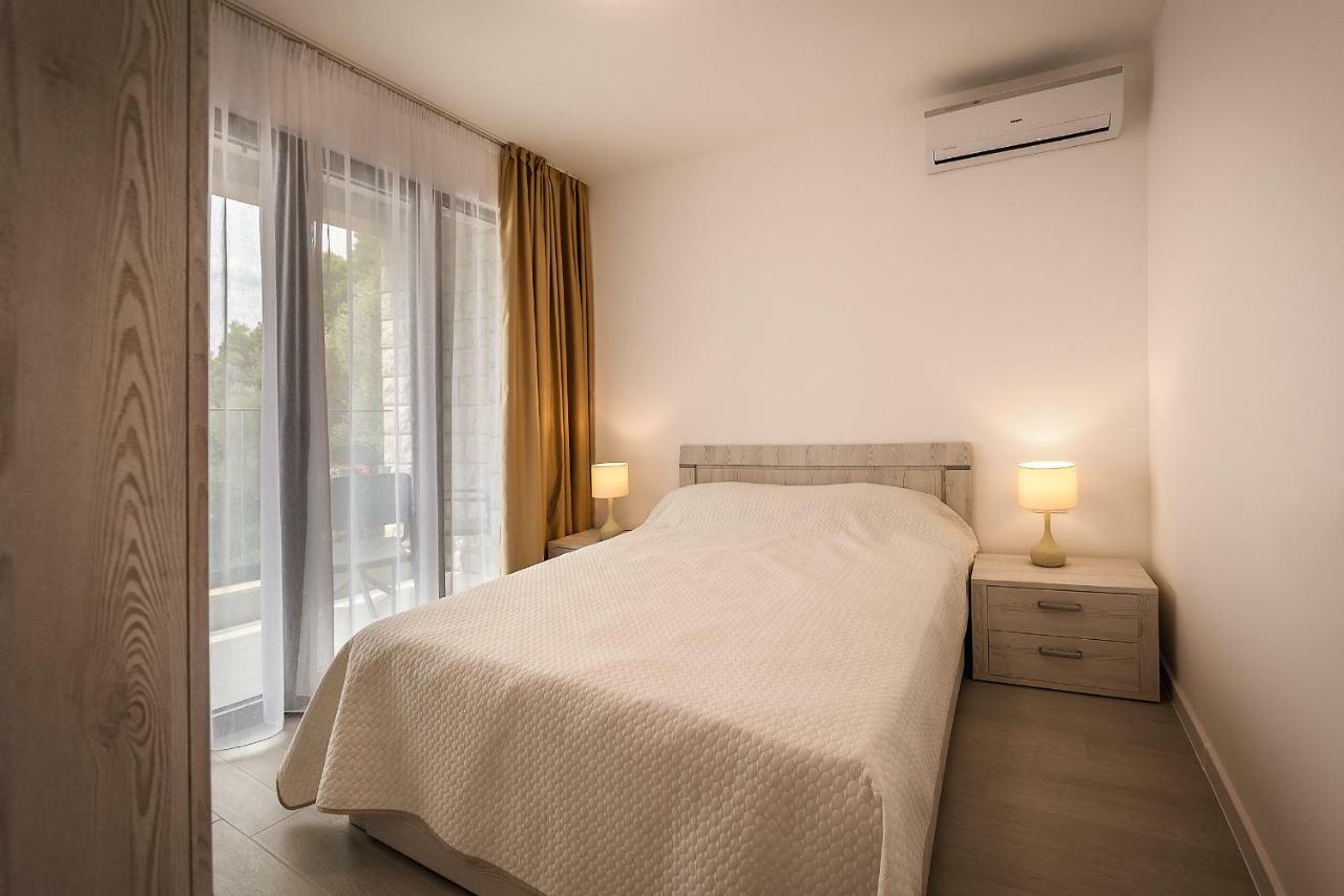 Adria Lux Apartmens 2 スヴェティ・ステファン エクステリア 写真