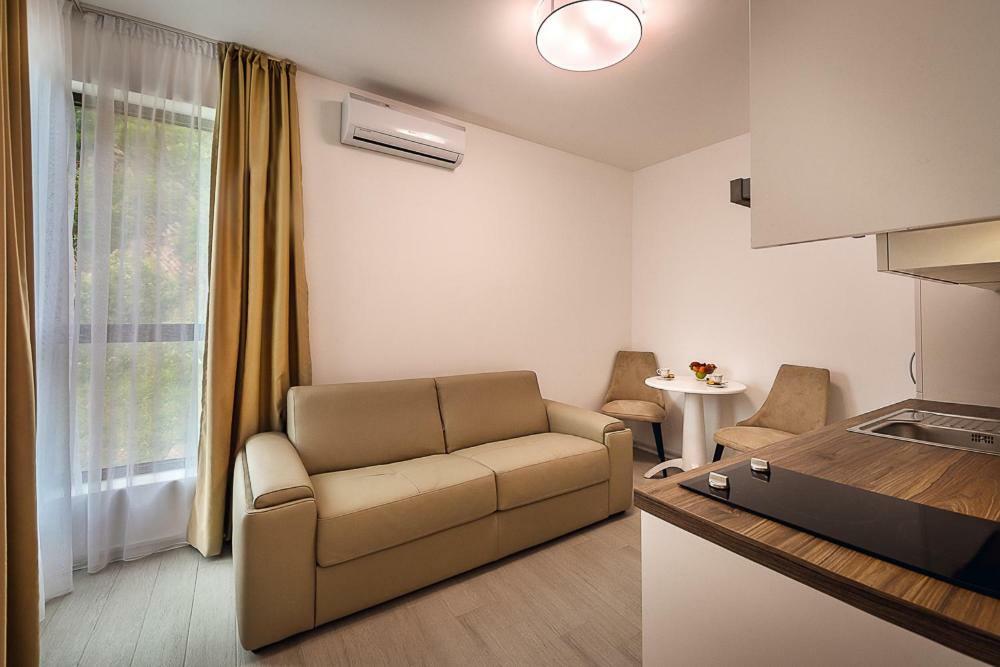 Adria Lux Apartmens 2 スヴェティ・ステファン エクステリア 写真