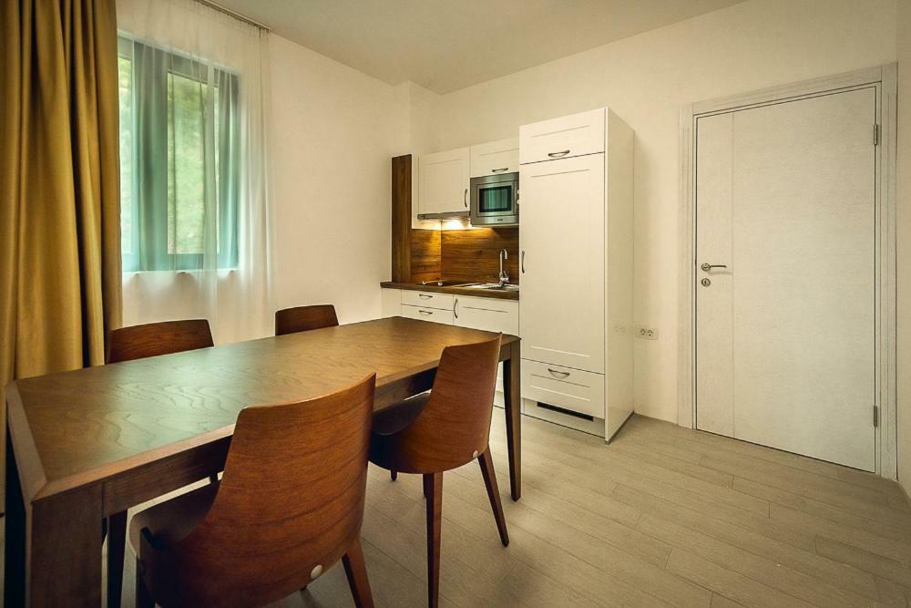 Adria Lux Apartmens 2 スヴェティ・ステファン エクステリア 写真