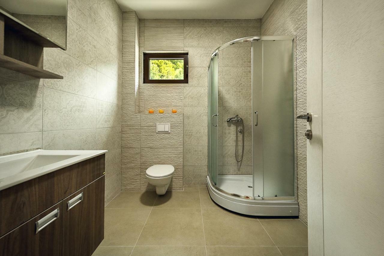 Adria Lux Apartmens 2 スヴェティ・ステファン エクステリア 写真