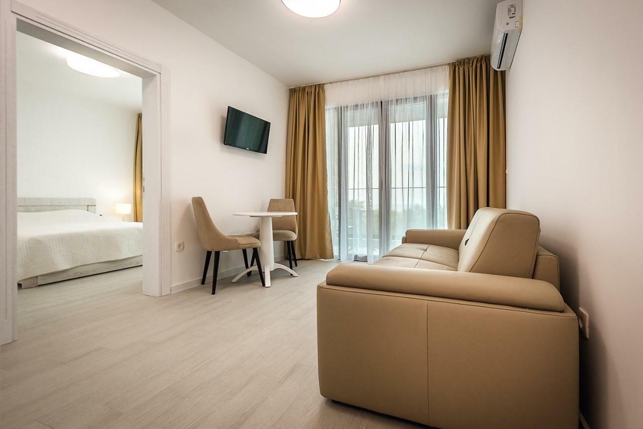Adria Lux Apartmens 2 スヴェティ・ステファン エクステリア 写真
