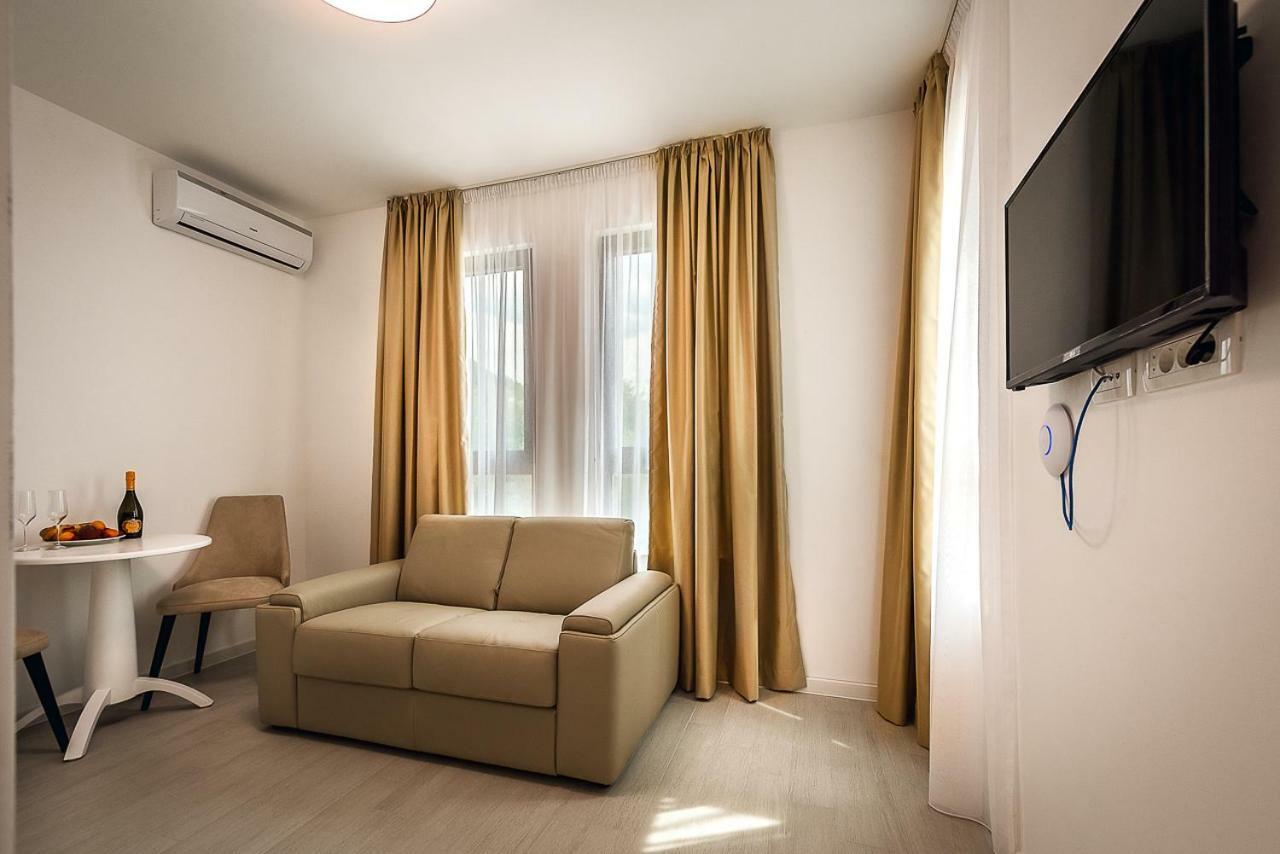 Adria Lux Apartmens 2 スヴェティ・ステファン エクステリア 写真