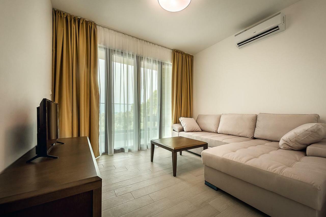 Adria Lux Apartmens 2 スヴェティ・ステファン エクステリア 写真