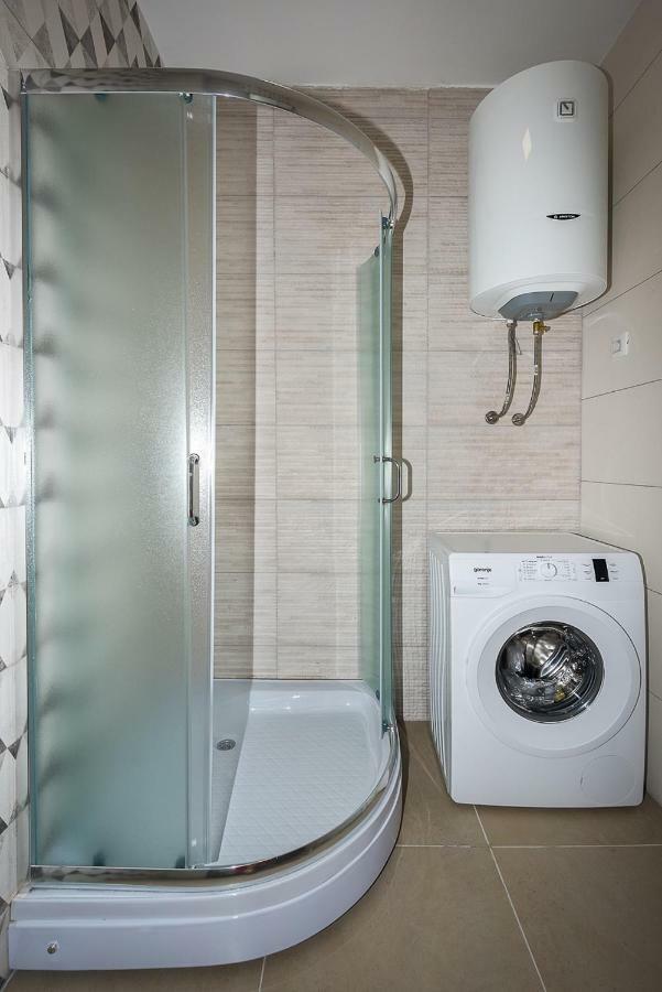 Adria Lux Apartmens 2 スヴェティ・ステファン エクステリア 写真